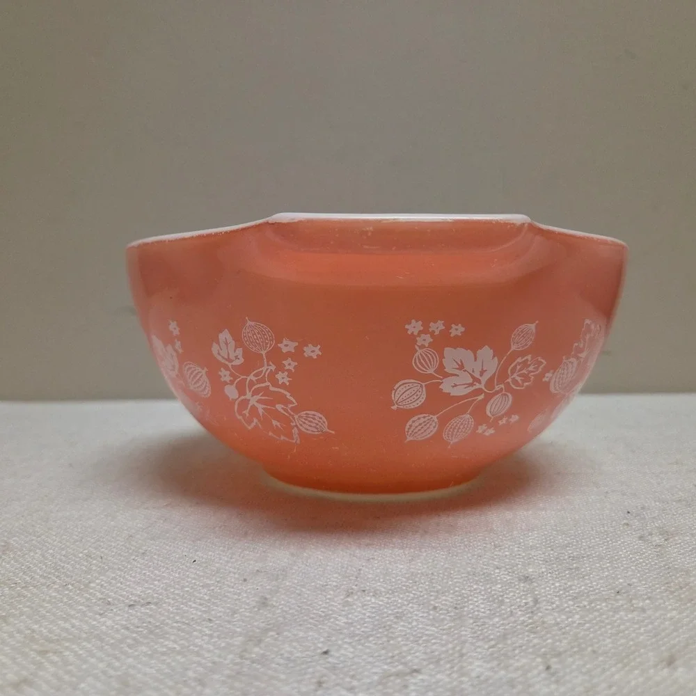 Vintage Pyrex Gooseberry Pink Cinderella Mixing Bowl 441 1.5 Pint Milk Glass